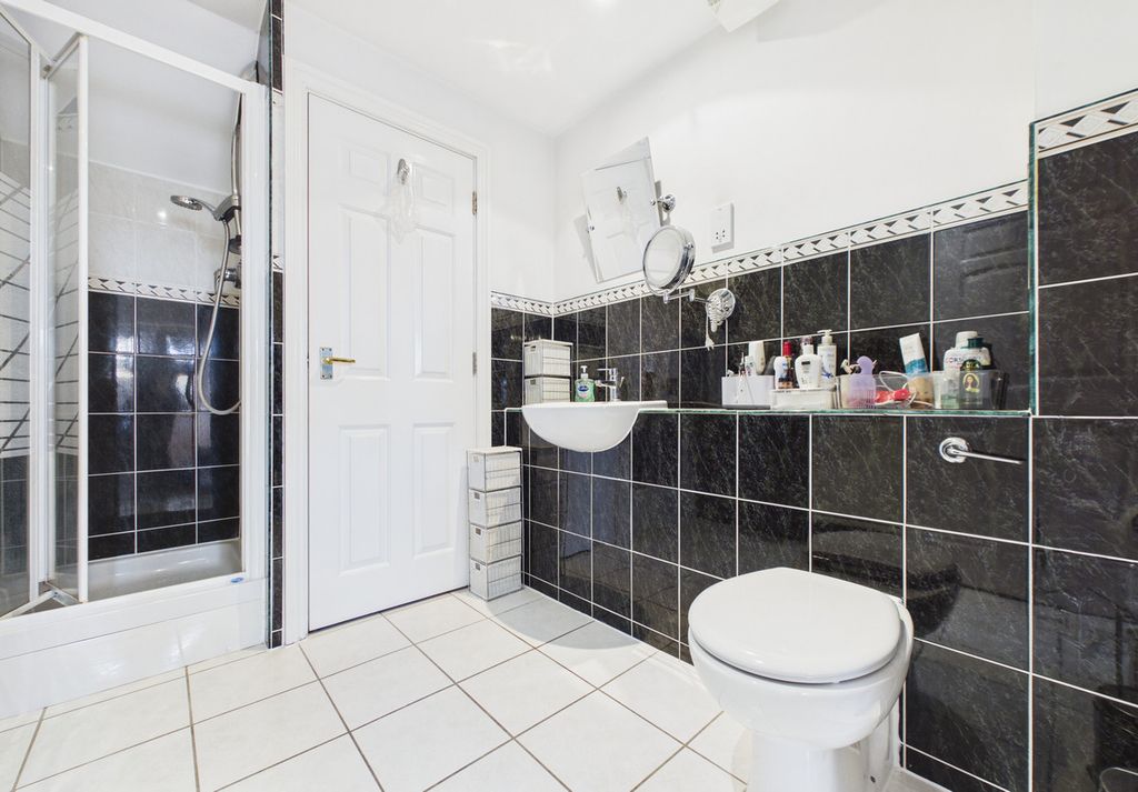 Additional image 15 of 3 bed flat for saleStephenson Wharf, Hemel Hempstead HP3