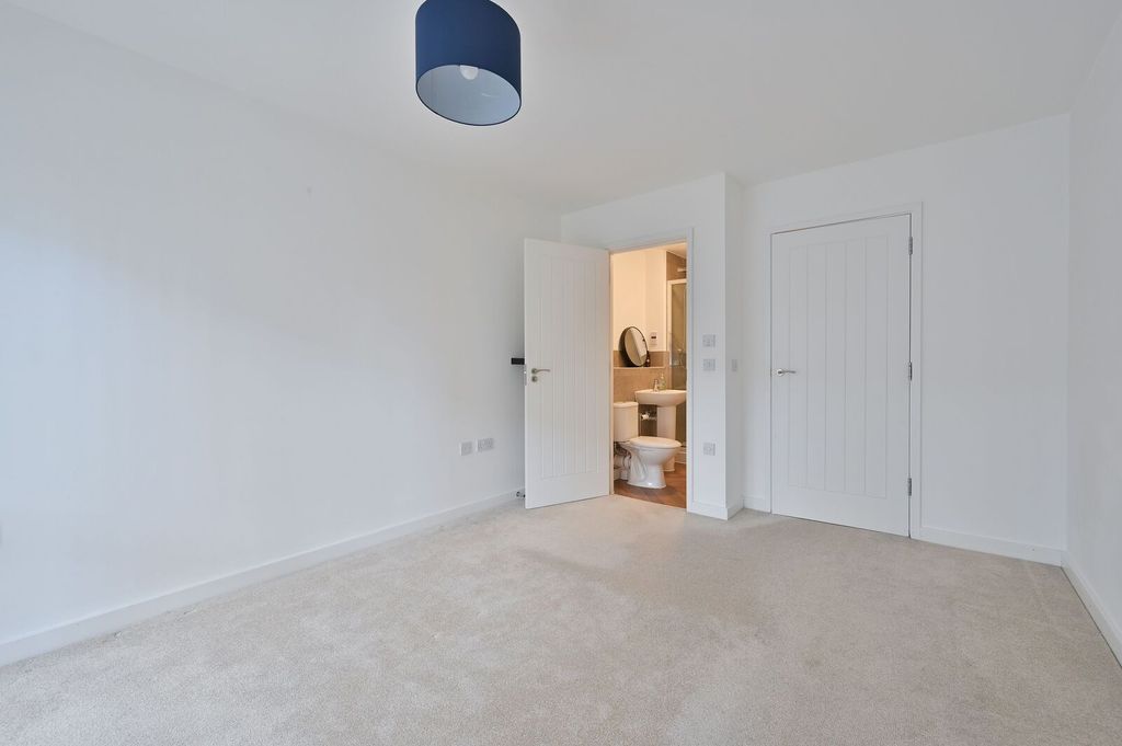 Additional image 6 of 2 bed flat for saleFrogmore Road, Hemel Hempstead HP3