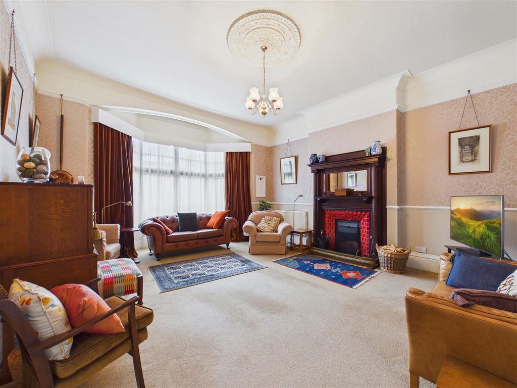 Additional image 3 of 5 bed semi-detached house for saleDavenport Avenue, Hessle HU13