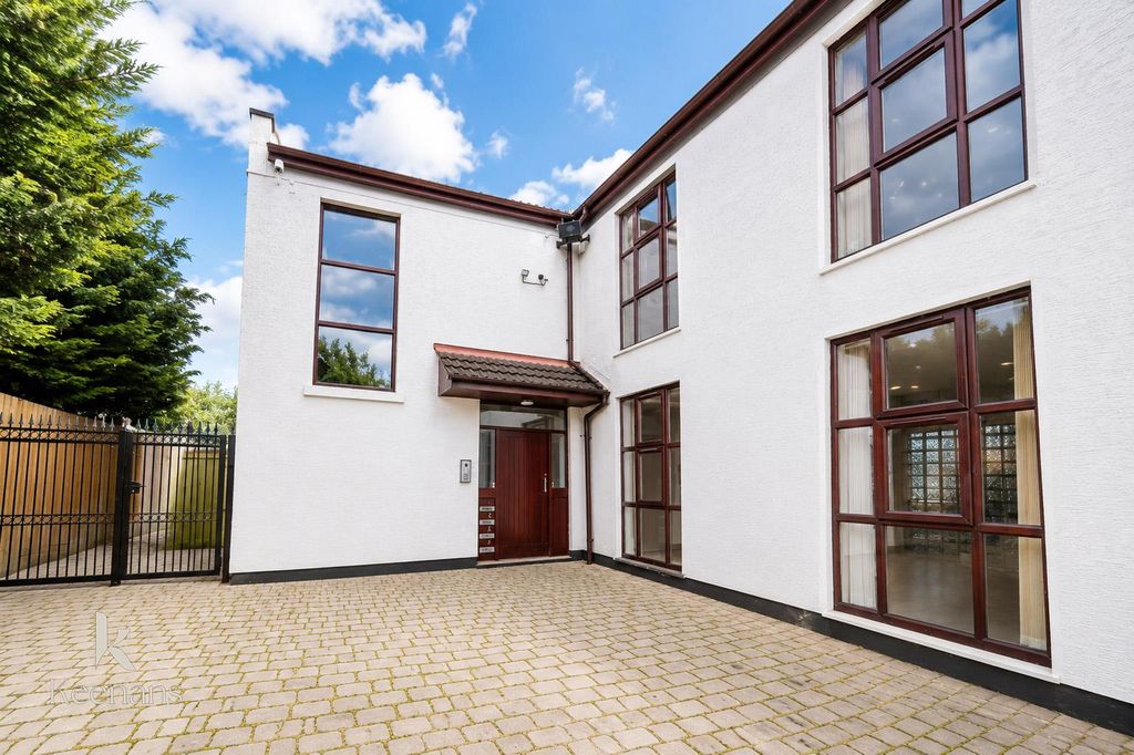 2 bed flat for saleSouth View, Bamford, Rochdale OL11