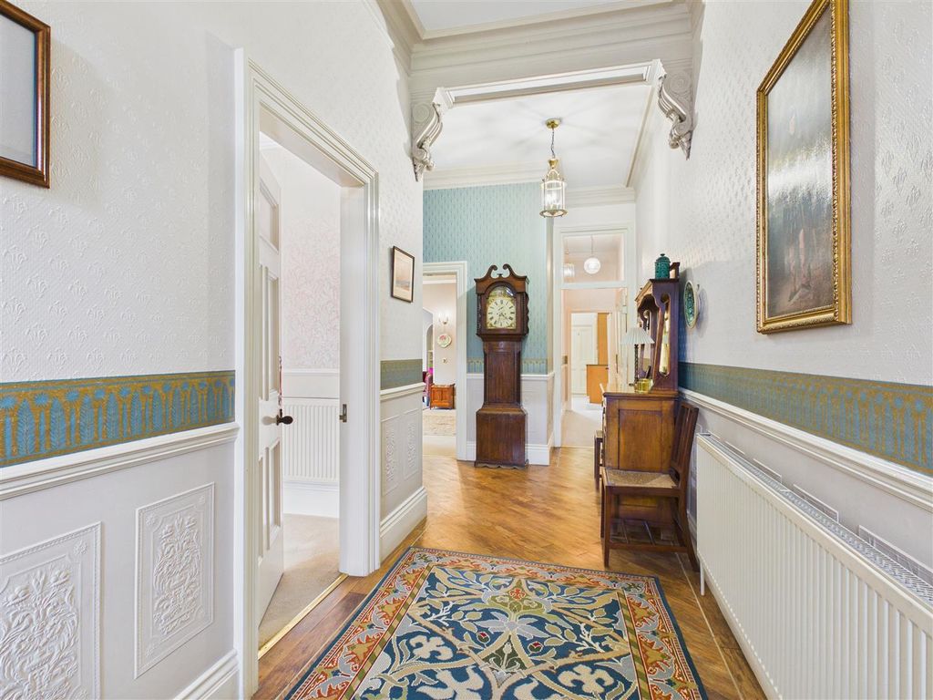 Additional image 6 of 5 bed semi-detached house for saleDavenport Avenue, Hessle HU13