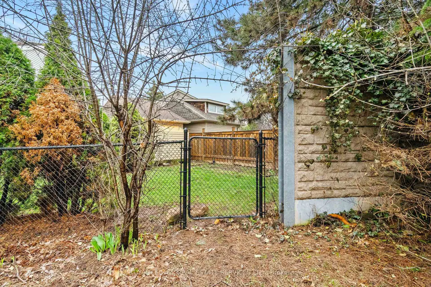 Additional image 8 of 1176 Jamesway Boulevard 22