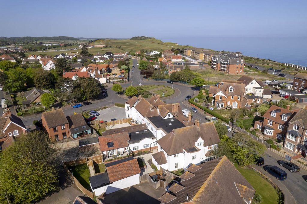 3 bed flat for saleSt Nicholas Place, Sheringham NR26 photo 3