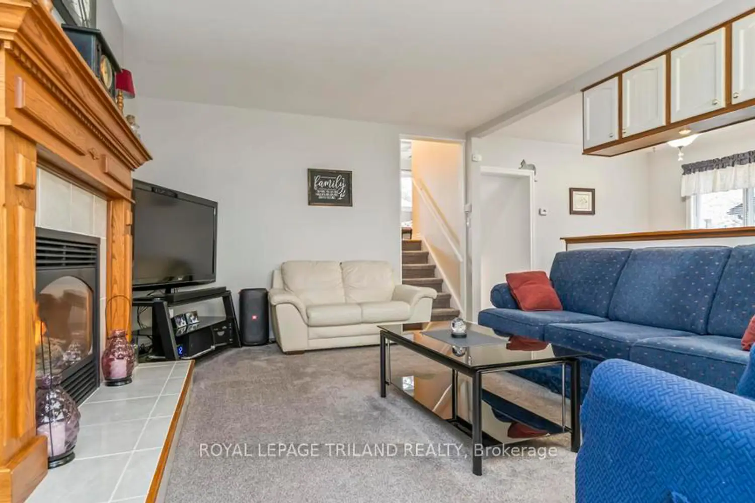 66 Garland Crescent photo 3