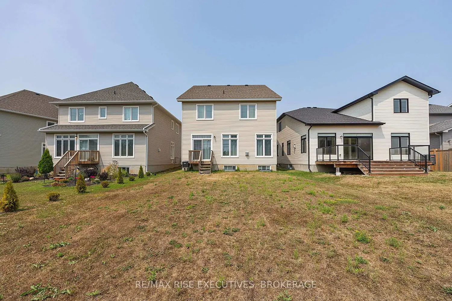 648 Halloway Drive photo 2