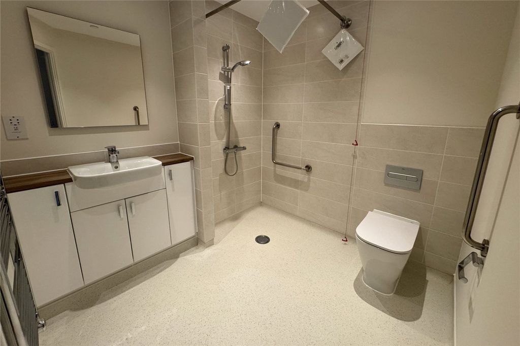 Additional image 5 of 2 bed flat for saleStation Road, Hook, Hampshire RG27