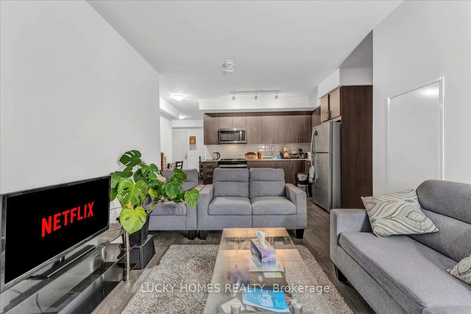 2550 Simcoe Street 317 photo 4