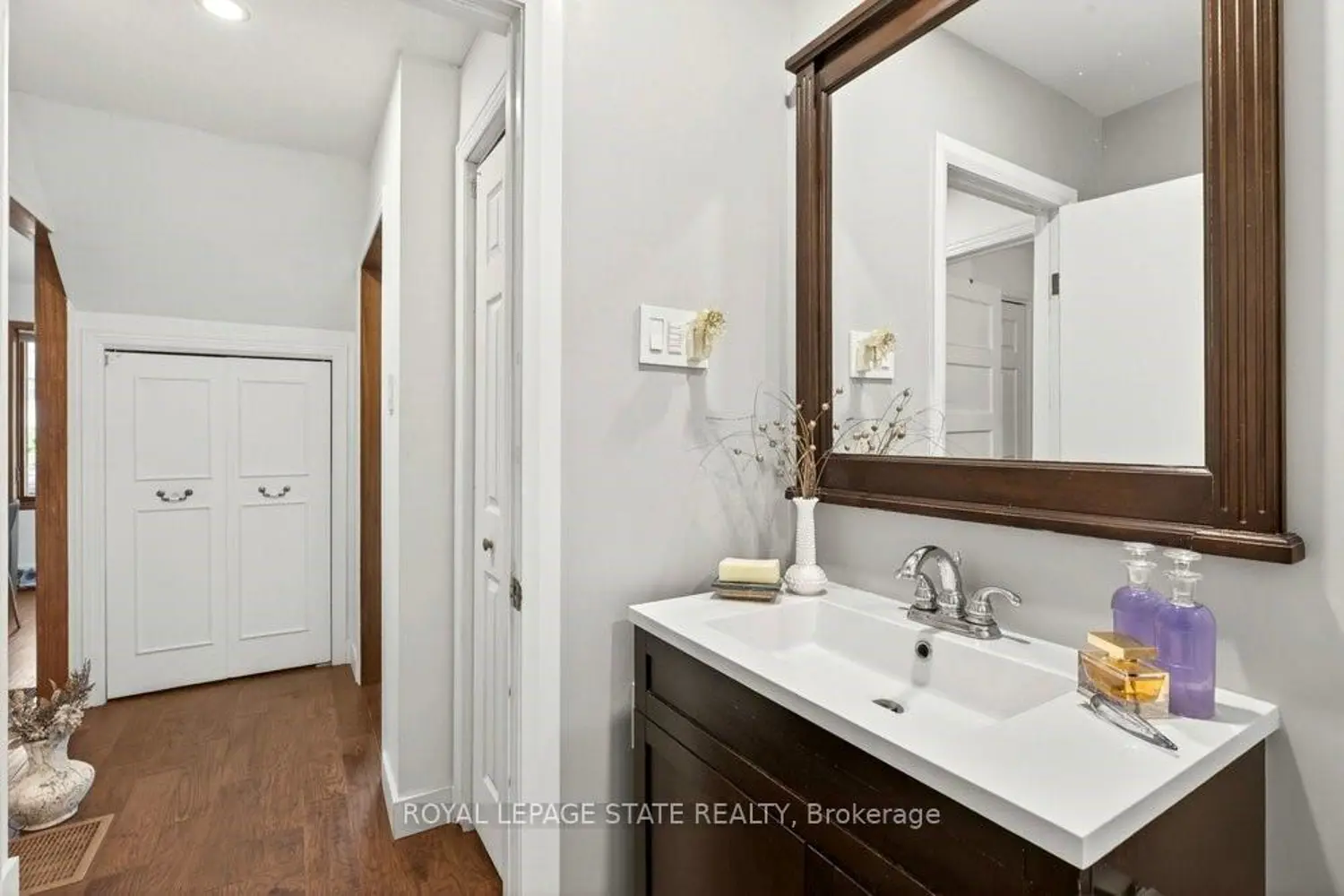 9 Morton Avenue photo 5