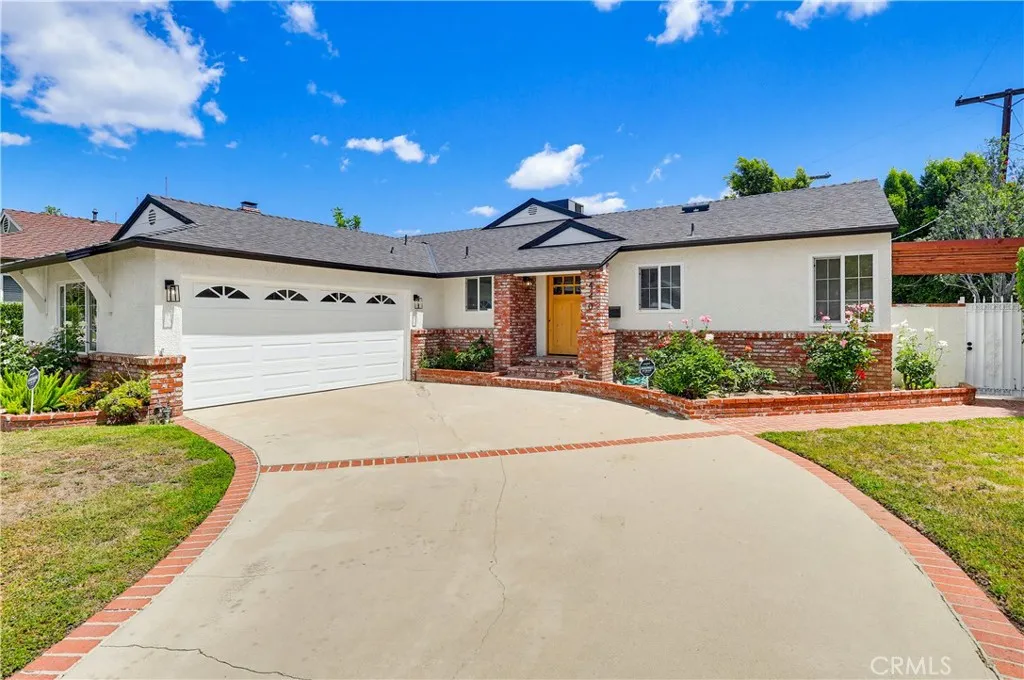 5440 Alcove Ave, Valley Village, CA 91607 photo 2
