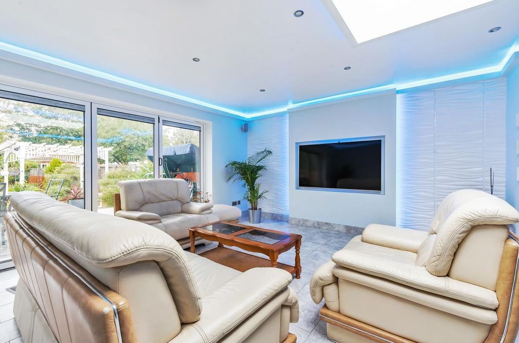 Additional image 5 of 5 bed semi-detached house for saleDelamere Road, Hayes UB4