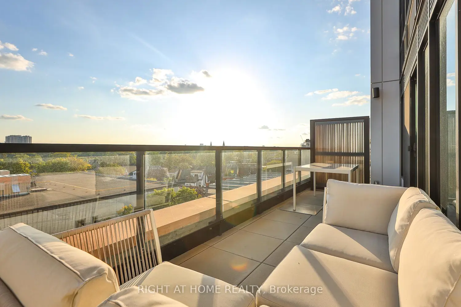 2720 Dundas Street 607 photo 5