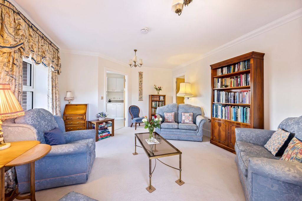 Additional image 3 of 2 bed flat for saleDurrants Drive, Faygate RH12