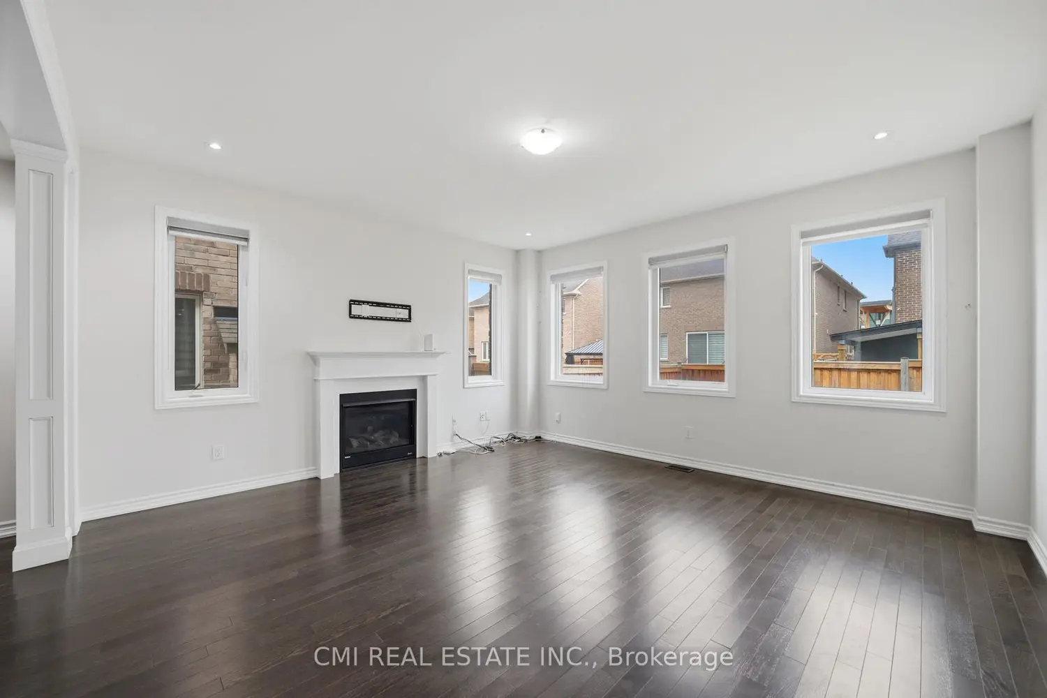 42 Valleybrook Crescent photo 3