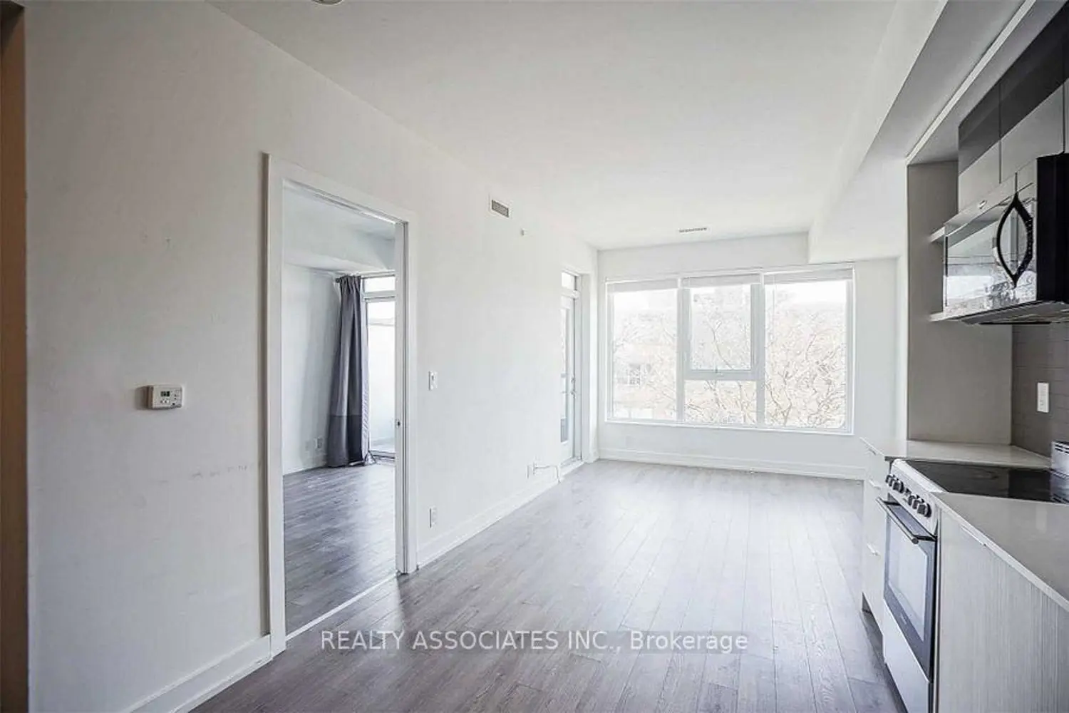 6 Parkwood Avenue 307 photo 4
