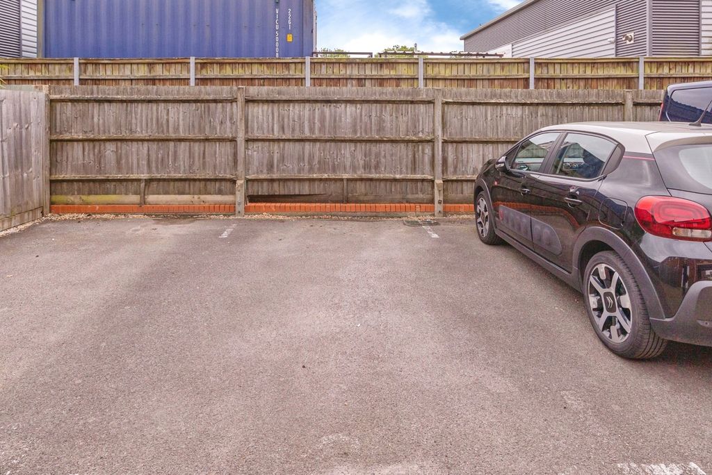 Additional image 15 of 1 bed flat for saleLittle Hackets, Havant, Hampshire PO9