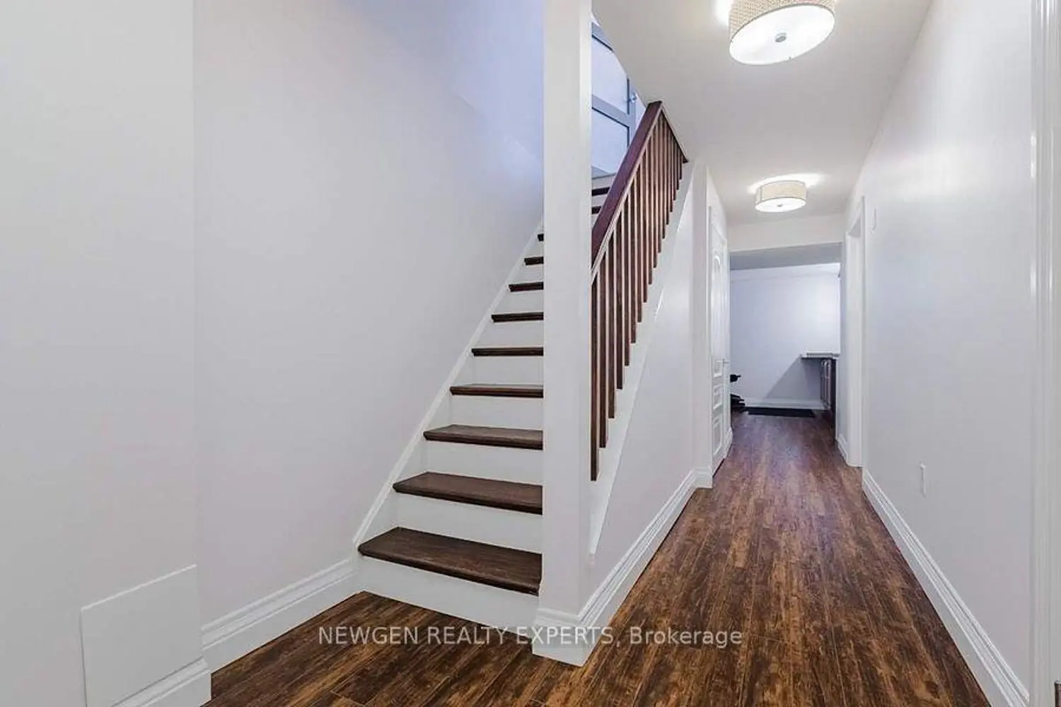 687 Marley Crescent photo 4