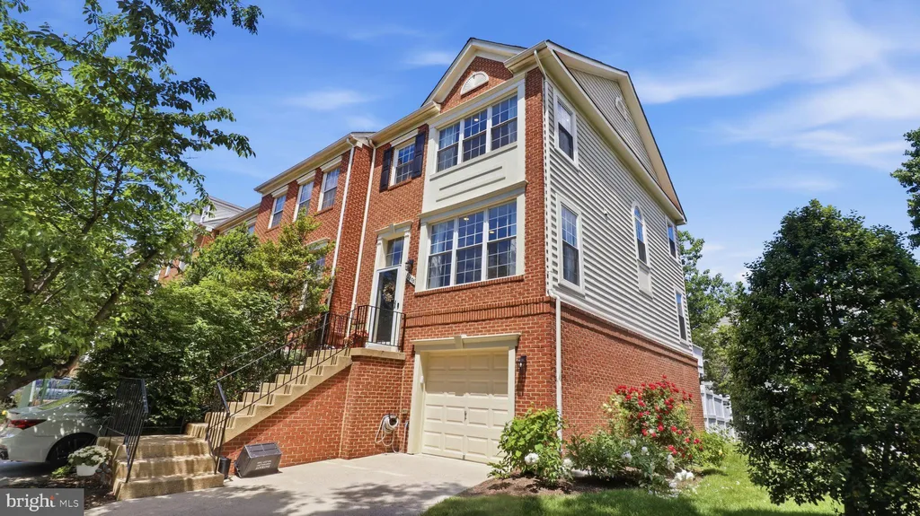 12000 Edgemere Circle, Reston, VA 20190 photo 2