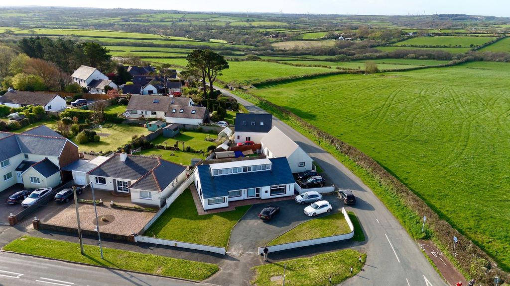 5 bed detached bungalow for saleHaven Road, Haverfordwest SA61
