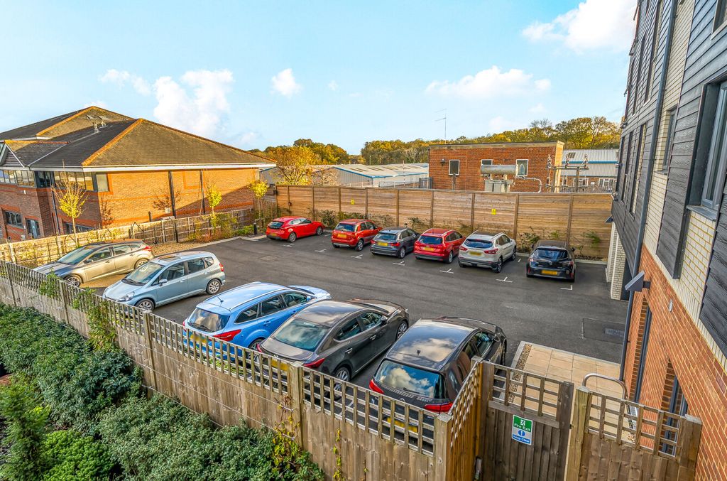 Additional image 11 of 2 bed flat for saleStation Road, Hook, Hampshire RG27