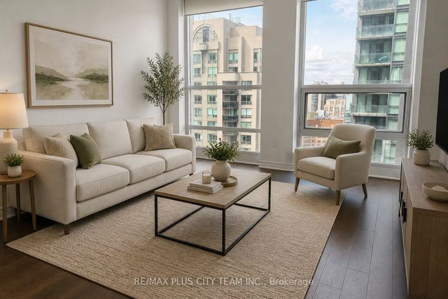 763 Bay Street 2812 photo 3