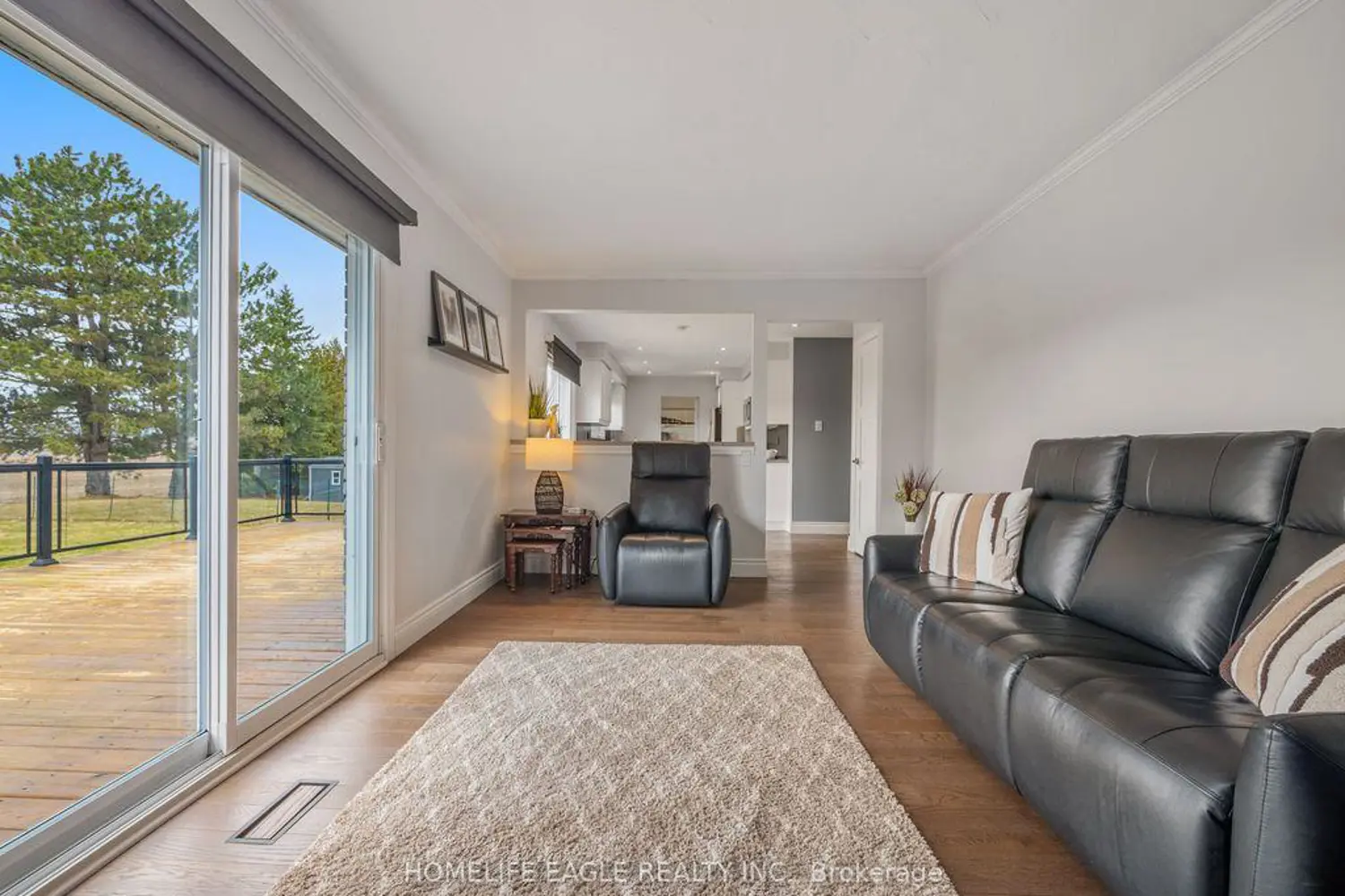 1592 Sideroad 15 photo 5