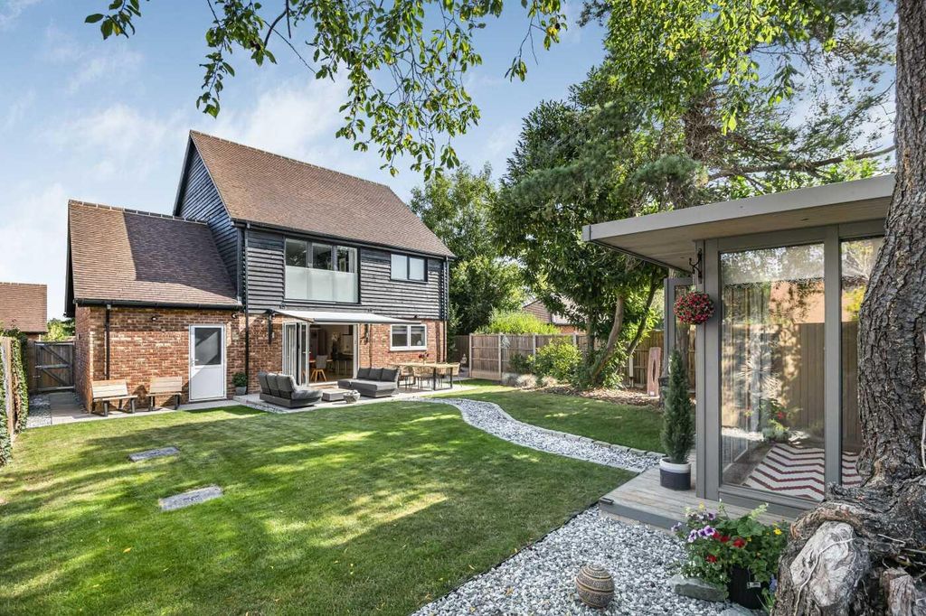 Additional image 34 of 3 bed detached house for saleFlint Close, Rotherfield Greys, Henley-On-Thames RG9