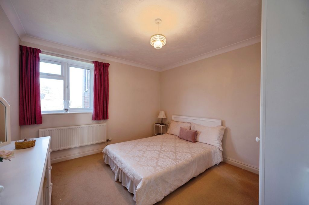 Additional image 7 of 3 bed flat for saleSea Front, Hayling Island, Hampshire PO11