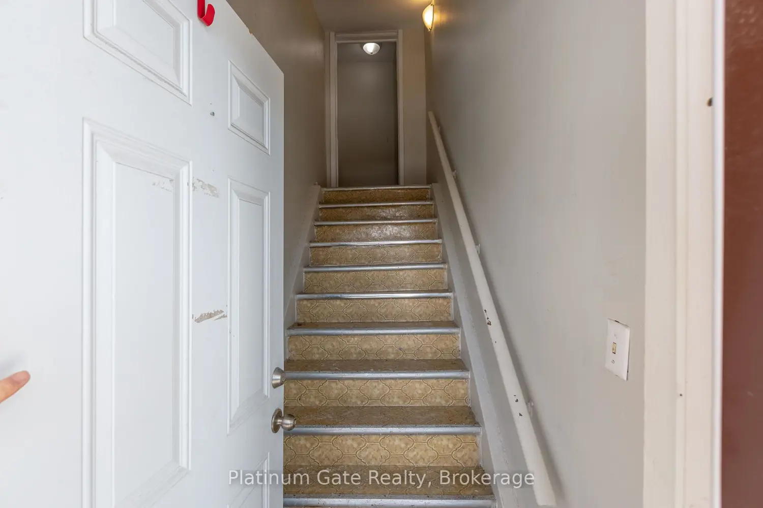1036 - 40 Gladstone Avenue photo 2