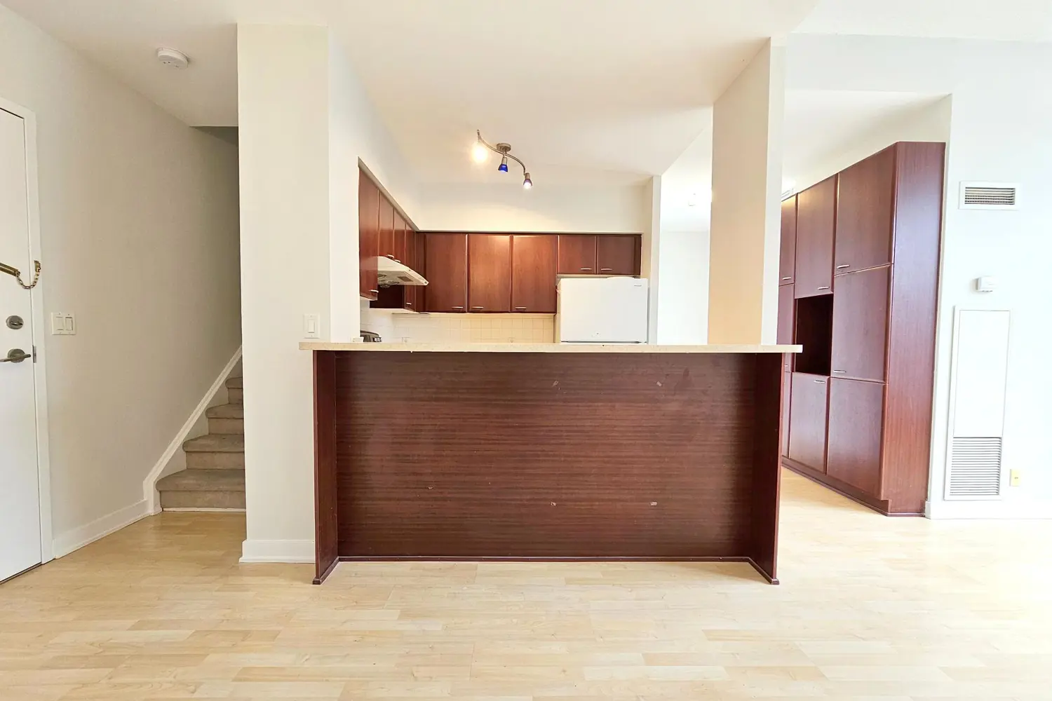 38 Lee Centre Drive Th120 photo 4