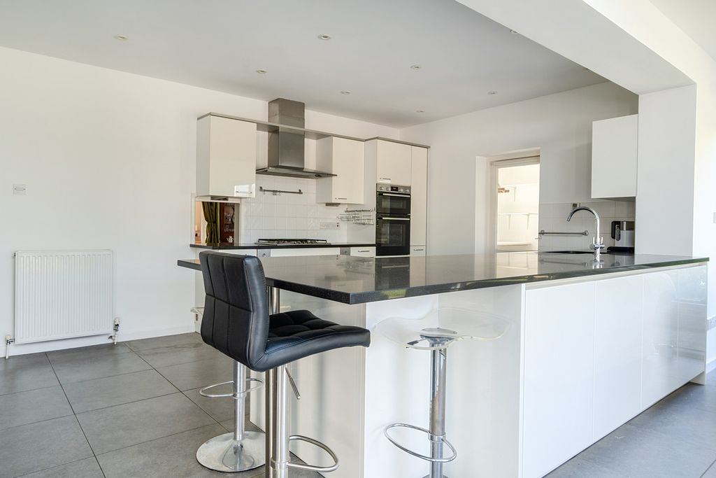 Additional image 10 of 4 bed detached house for saleSt Catherines Road, Hayling Island PO11