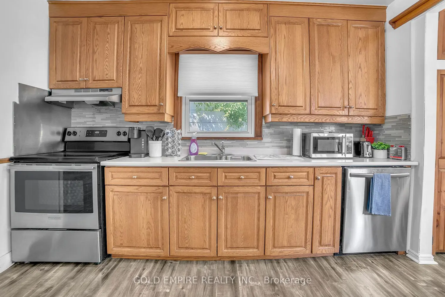 60 Eastman Avenue photo 4