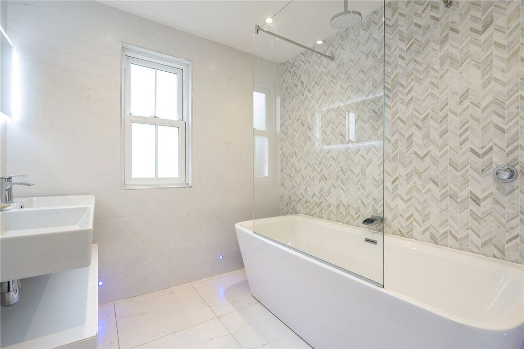 Additional image 20 of 4 bed detached house for saleSt. Andrews Road, Henley-On-Thames, Oxfordshire RG9