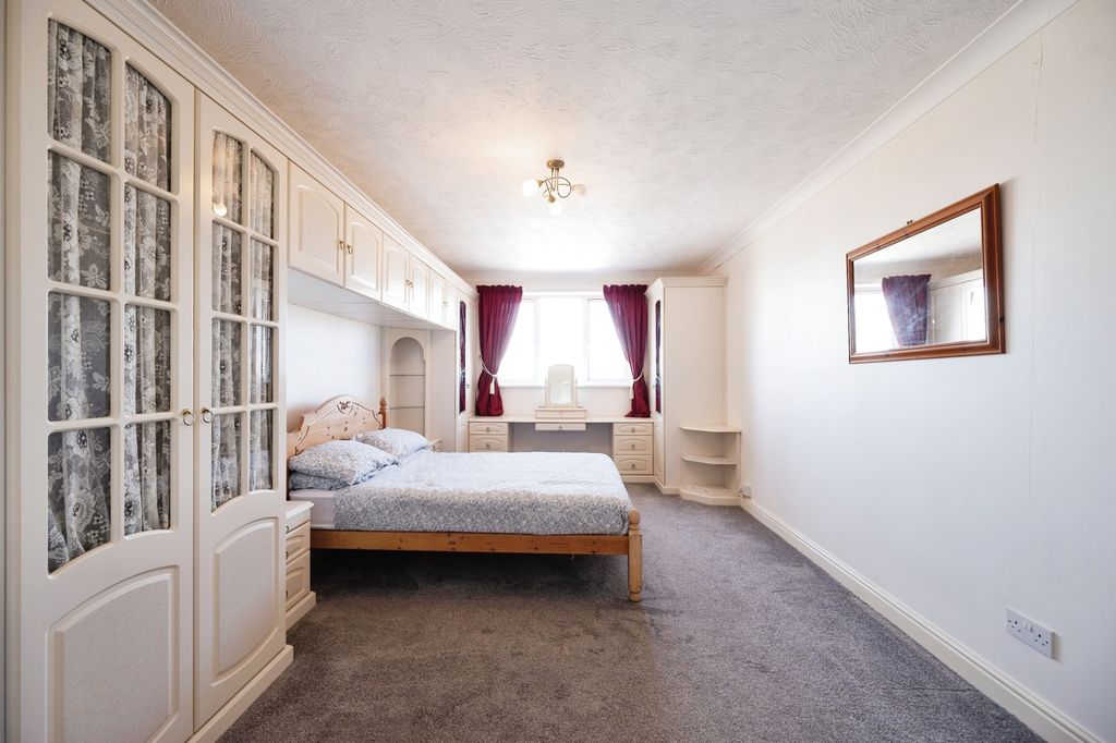 Additional image 7 of 2 bed flat for saleSouthwood Road, Hayling Island, Hampshire PO11