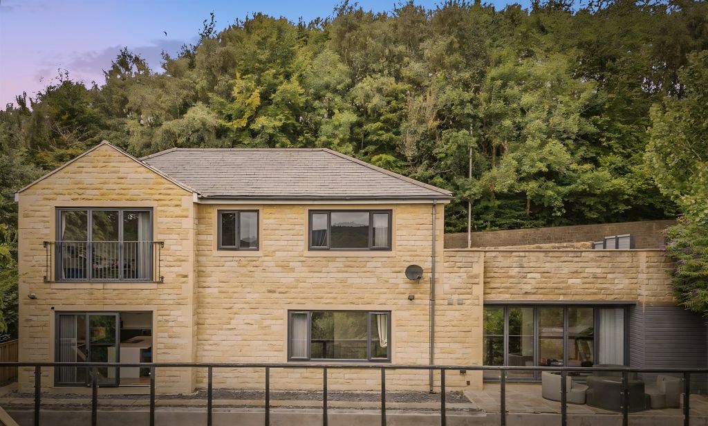 4 bed detached house for saleThe Meadows, Sowerby Bridge HX6