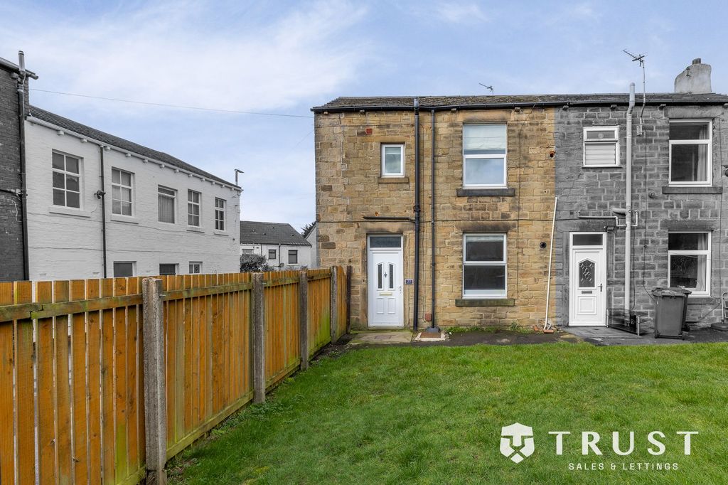 2 bed end terrace house for saleBatley Road, Heckmondwike WF16