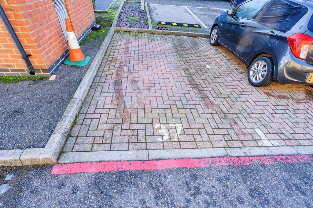 Additional image 16 of 2 bed flat for saleStationers Place, Hemel Hempstead HP3