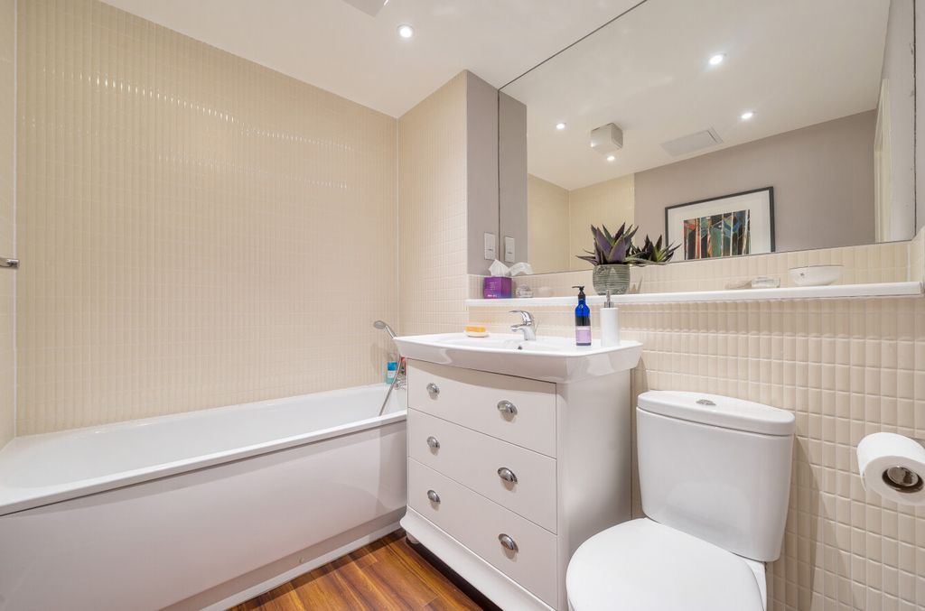 Additional image 12 of 2 bed flat for saleHindhead, Surrey GU26