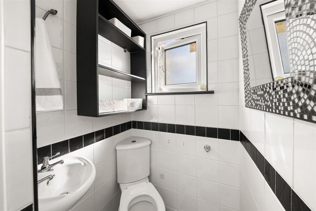 Additional image 20 of 5 bed semi-detached house for saleBotwell Lane, Hayes UB3