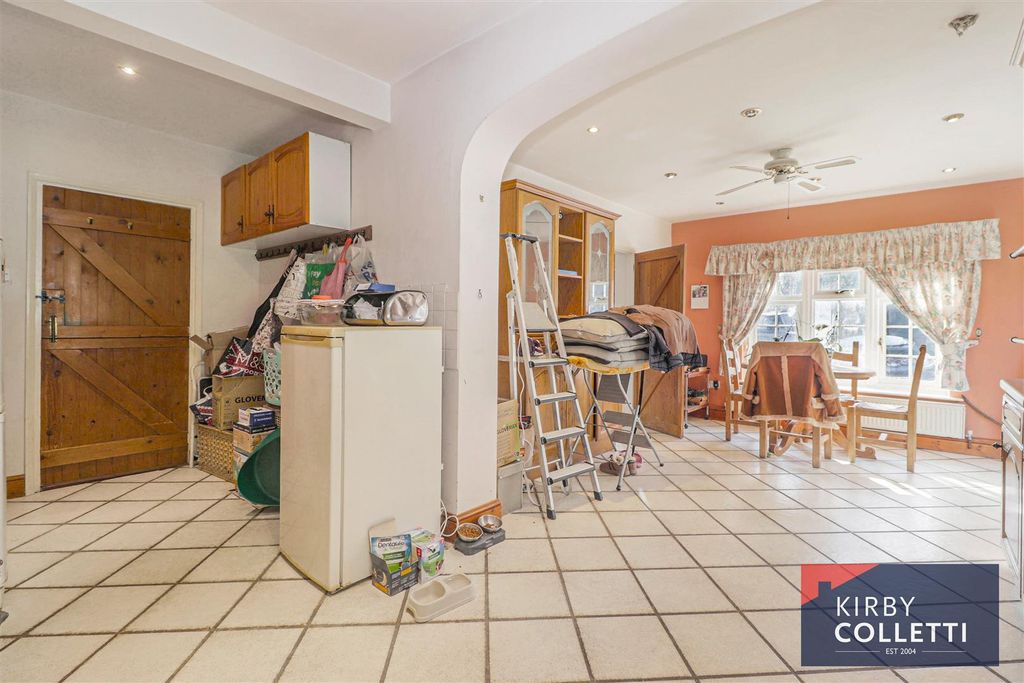 Additional image 10 of 4 bed semi-detached house for saleGoose Green, Hoddesdon EN11