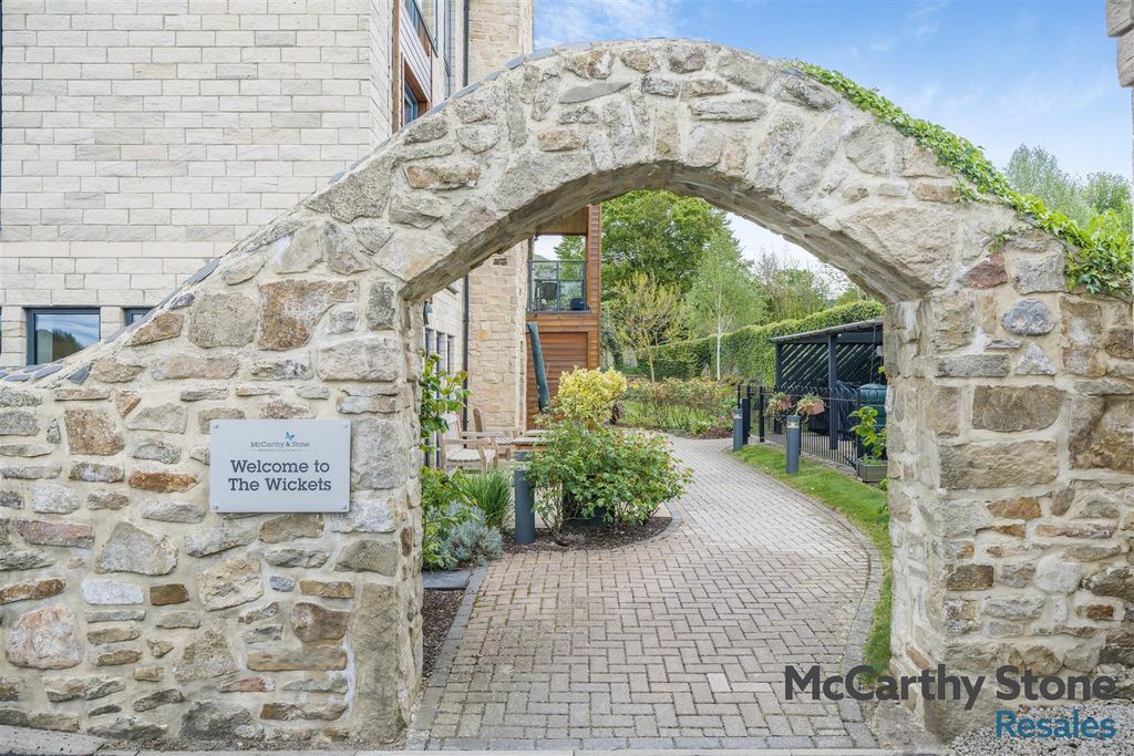 2 bed flat for saleThe Wickets, Kirkgate, Settle BD24