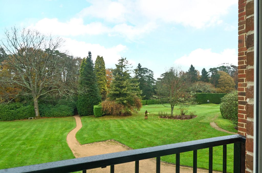 Additional image 5 of 2 bed flat for saleHindhead, Surrey GU26