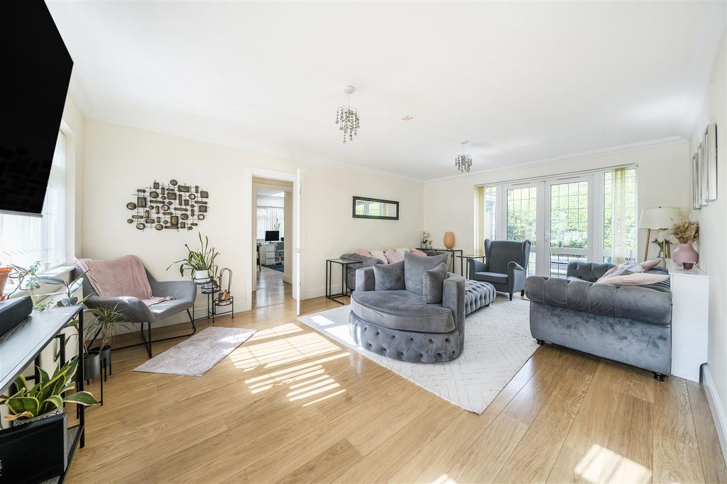 Additional image 22 of 6 bed detached house for saleMerlewood Close, High Wycombe HP11