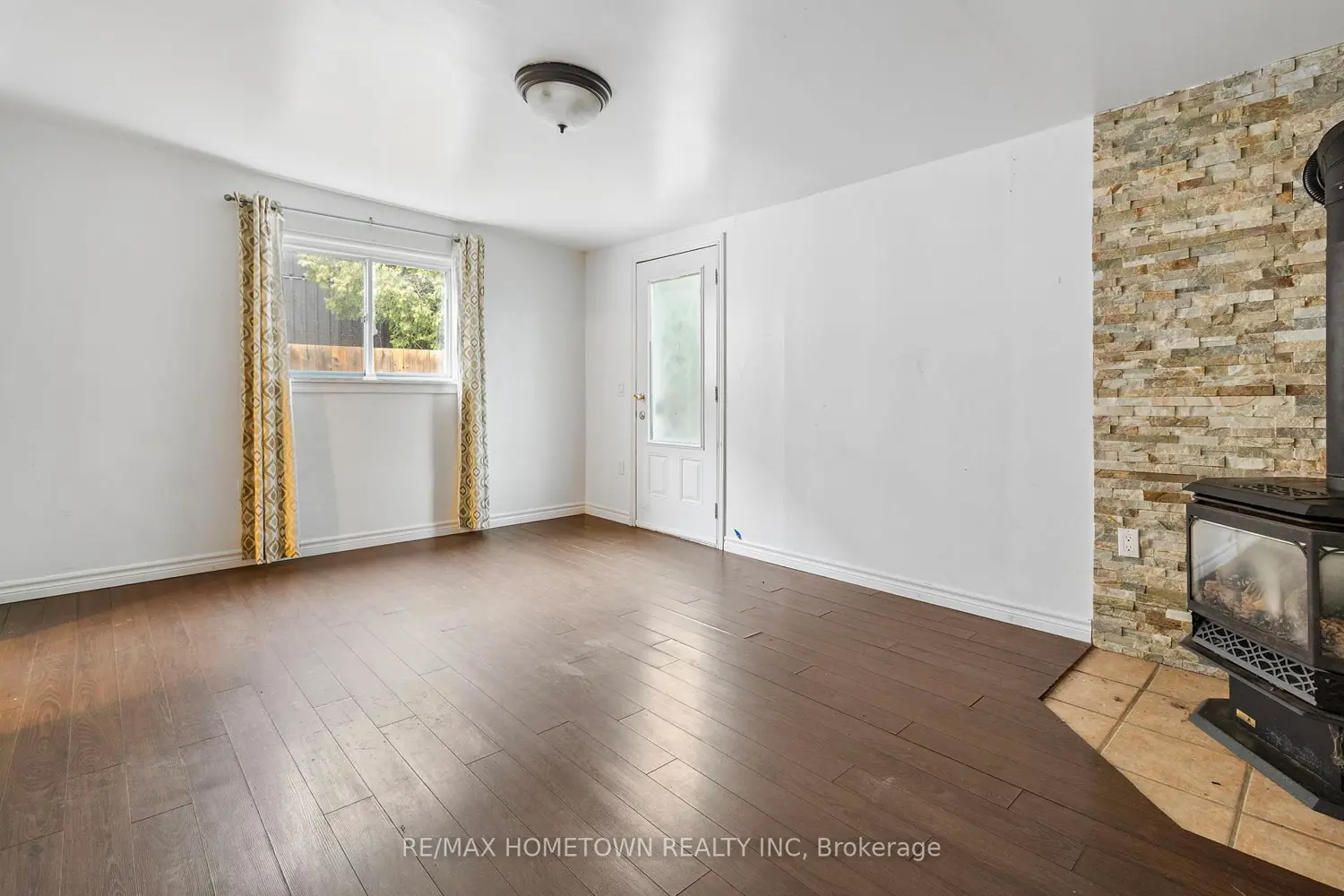 93 Perth Street photo 4