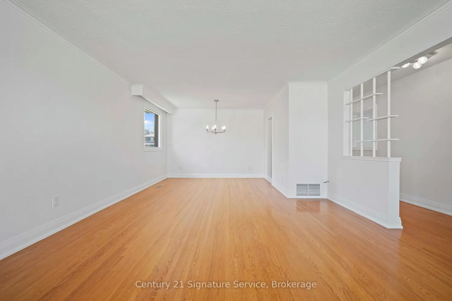 2362 Denise Road photo 4