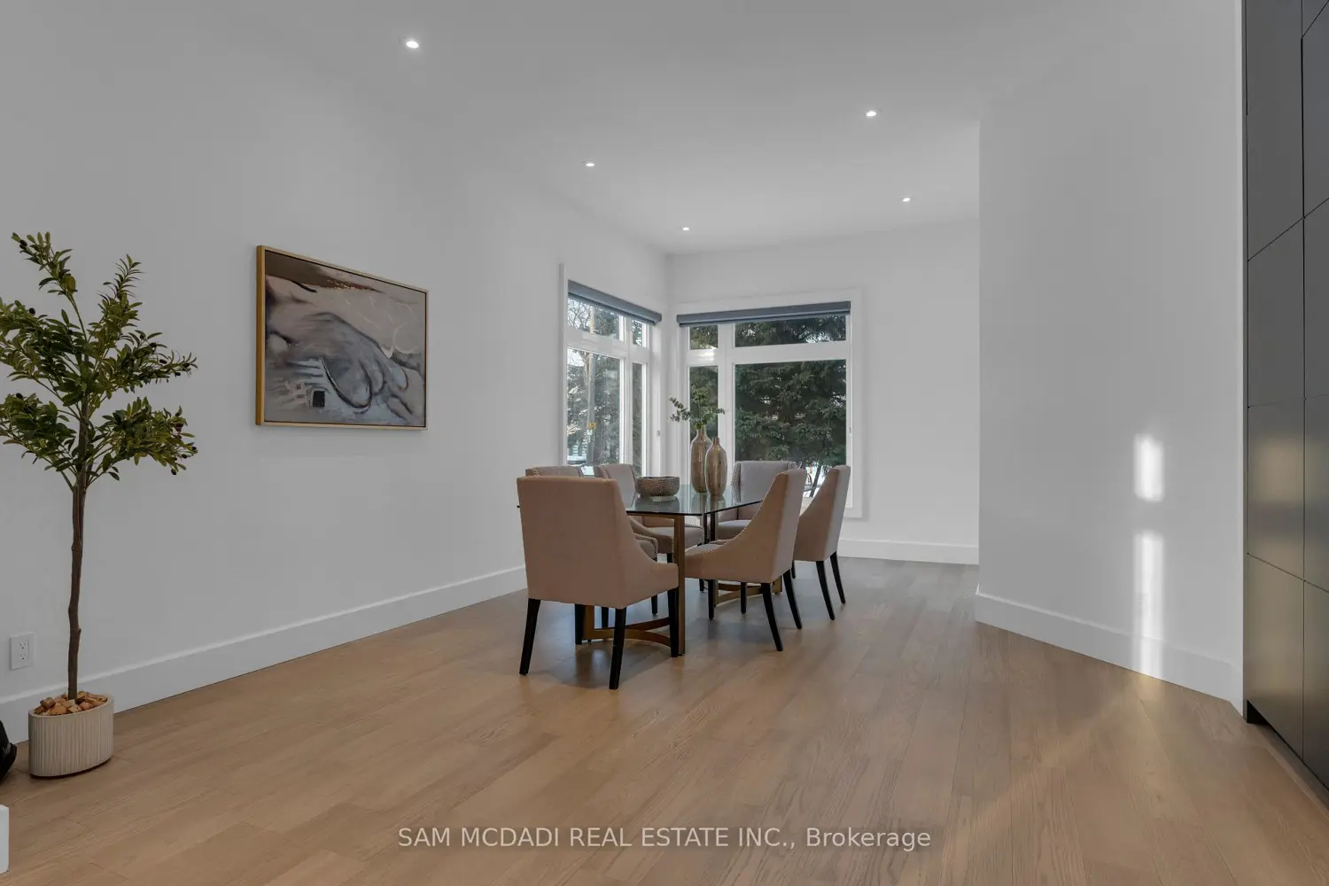 1050 Edgeleigh Avenue photo 2