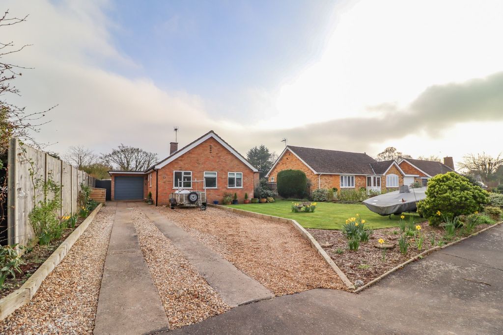 3 bed detached bungalow for salePearsons Close, Holt NR25