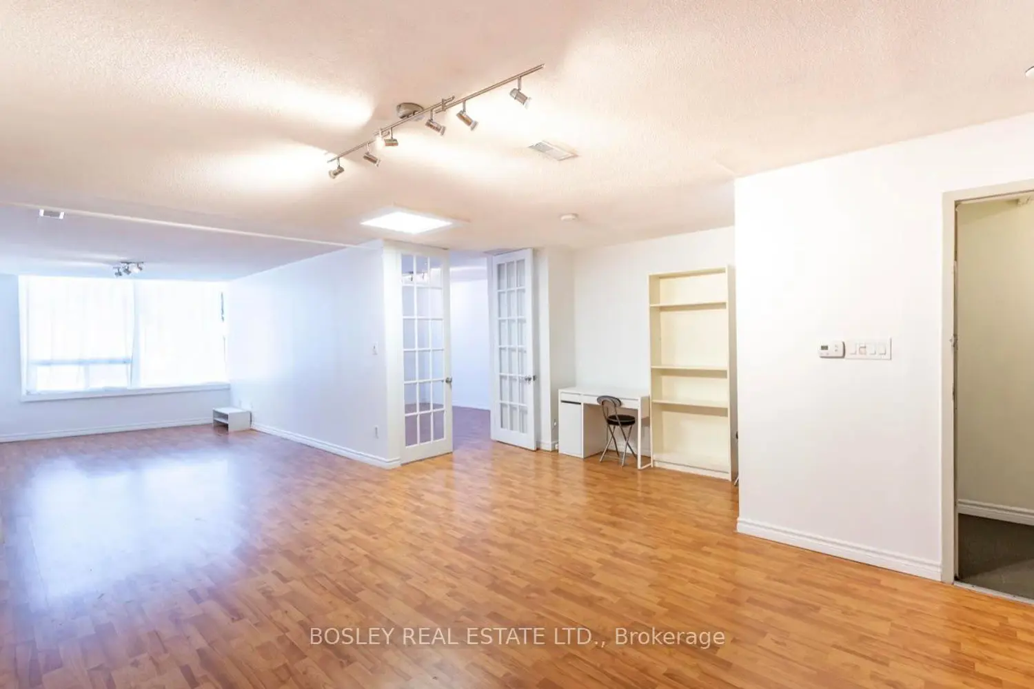 2963 Dundas Street photo 3
