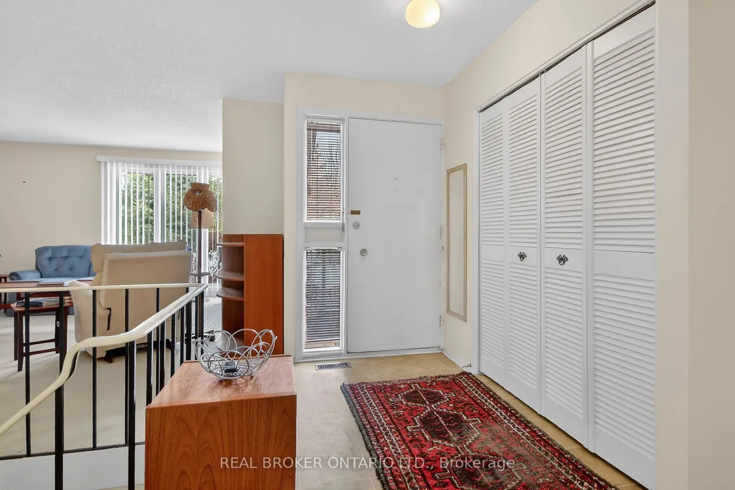 10 Amundsen Crescent photo 3