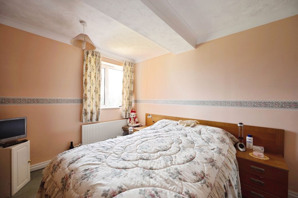 Additional image 9 of 3 bed flat for saleSea Front, Hayling Island, Hampshire PO11