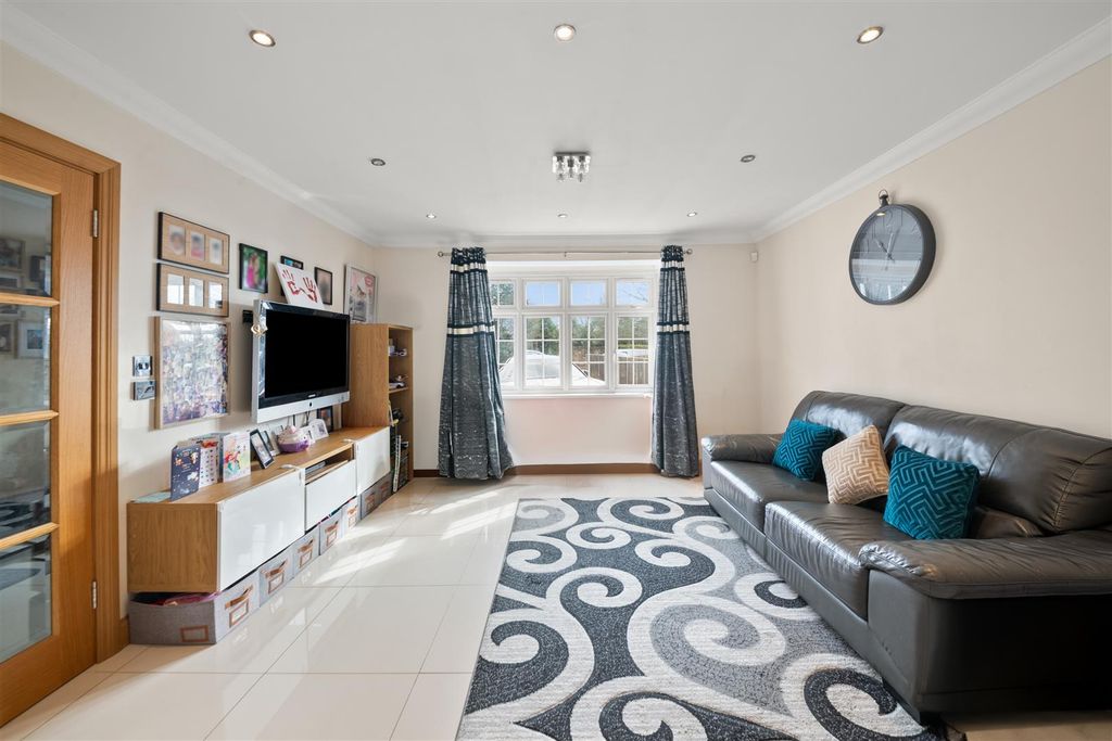 Additional image 3 of 5 bed semi-detached house for saleGrange Road, Hayes UB3